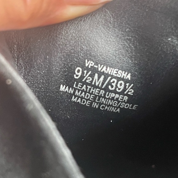 Vince Camuto Women Vaniesha Ankle Boots
Booties Black Suede Stiletto Zip 9.5M - Picture 10 of 13